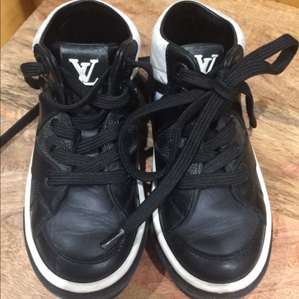 Louis Vuitton boys shoes 9c
